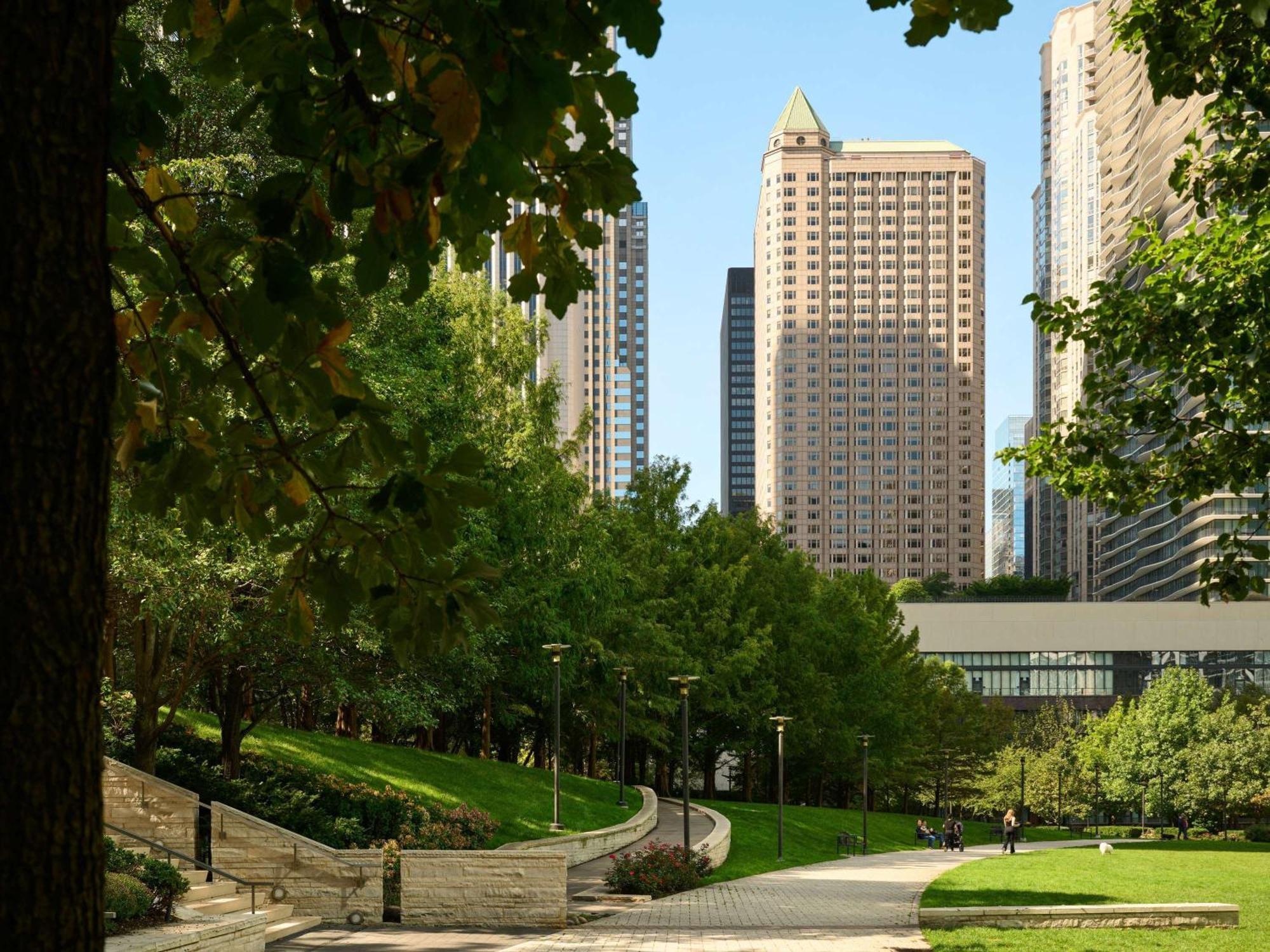 Fairmont Chicago Millennium Park Hotel Bagian luar foto